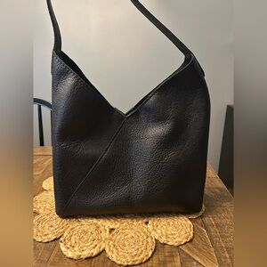 Portland Leather Naomi Shoulder Bag Large EUC